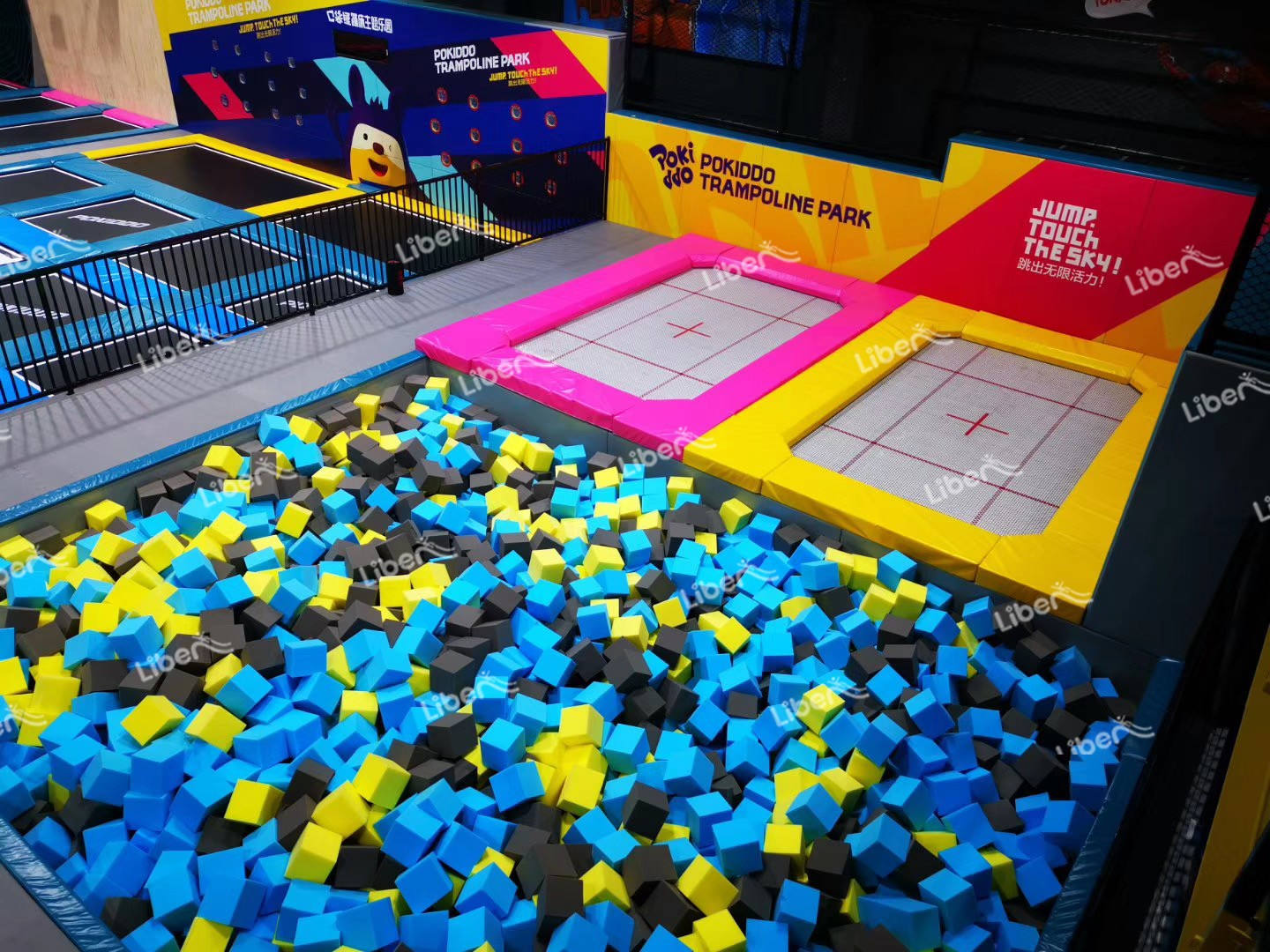 indoor trampoline park-2