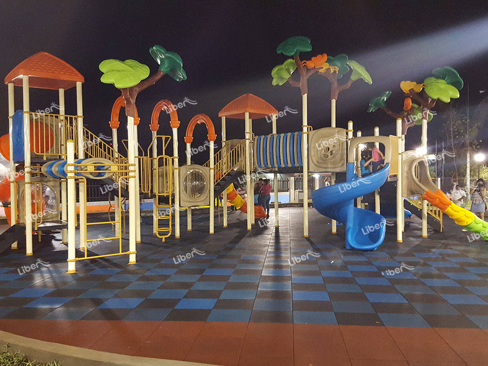 2outdoor playground-2.jpg