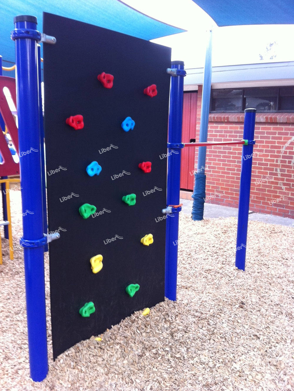 outdoor children climbing-2