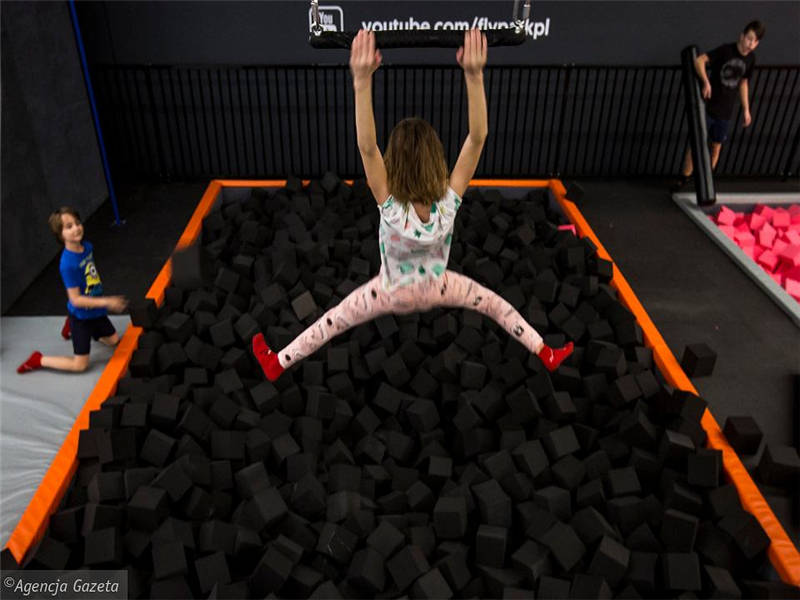 Customized Trapeze with Foam Pit