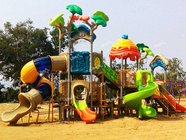 What Is The Material Of The Outdoor Slide? Which Slide Is More Popular?