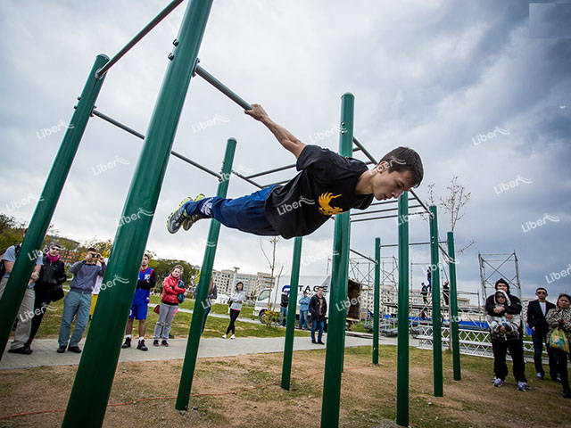 How Do You Sell Outdoor Fitness Equipment? How Can Consumers Be Better Served?