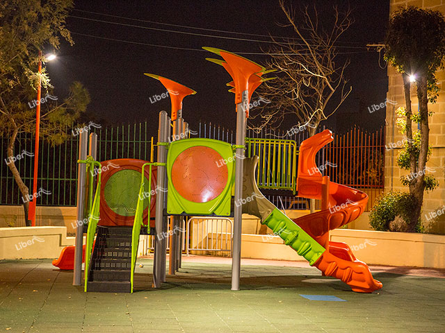 How Do Outdoor Play Equipment Manufacturers Operate Their Sites?