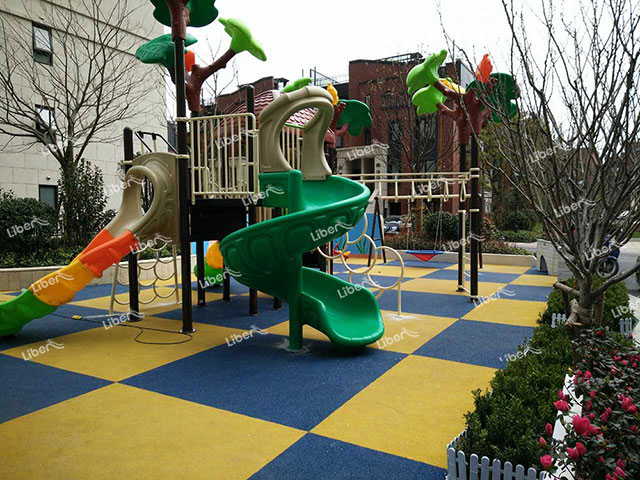 What Outdoor Playground Equipment Is Available? How Should I Choose?